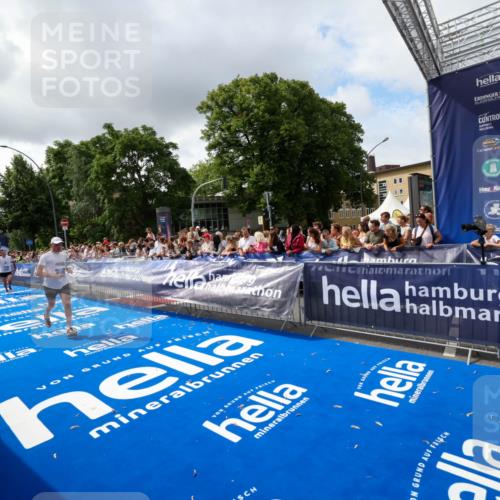 29.06.2025 - hella hamburg halbmarathon Zöllner http://msf.ph/oto/8402753 29.06.2025 10:38:25 Ziel 1042, 1688, 2745, 3014, 3431, 6095, 7110, 14992, 16075, 18761 meine-sportfotos.de