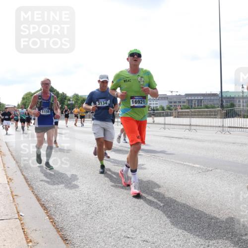 29.06.2025 - hella hamburg halbmarathon Lena Gebhardt http://msf.ph/oto/8402754 29.06.2025 10:16:20 Lombardsbrücke 4, 1156, 3134, 16921, 163, 1156, 1212, 1244, 1308, 1599, 1651, 2071, 2076, 2165, 2347, 2436, 2803, 2835, 2912, 3030, 3134, 3156, 3167, 3484, 3648, 3687, 4478, 4583, 4637, 4828, 5046, 5294, 5423, 6024, 6488, 7158, 7358, 7753, 7897, 8169, 8274, 8295, 8554, 8597, 8645, 8707, 8746, 8847, 8857, 8885, 9601, 9628, 9664, 9675, 9784, 9802, 9810, 9881, 10076, 10107, 10139, 10141, 10183, 10292, 10844, 10990, 11113, 11303, 11344, 11345, 11478, 11774, 11783, 11818, 12427 meine-sportfotos.de