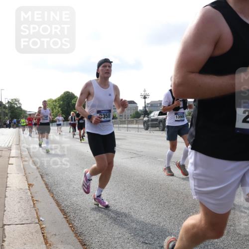 29.06.2025 - hella hamburg halbmarathon Lena Gebhardt http://msf.ph/oto/8402762 29.06.2025 09:49:11 Lombardsbrücke 709, 6771, 3358, 13900, 2707, 1042, 1571, 1600, 1603, 2044, 2262, 2707, 2745, 2797, 2849, 2980, 3014, 3116, 3547, 4062, 4148, 4381, 4766, 5003, 5050, 5124, 5307, 5648, 5889, 6037, 6047, 6149, 6771, 6993, 7109, 7310, 7482, 7743, 7981, 8002, 8121, 8358, 9640, 9643, 10190, 10369, 10451, 10738, 10877, 11106, 11177, 11423, 11447, 11952, 12044, 12088, 12091, 12098, 12168, 12739, 13064, 13137, 13158, 13190, 13372, 13755, 13900, 13940, 14075, 14311, 14603, 14667 meine-sportfotos.de