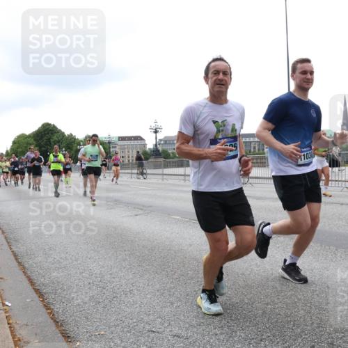 29.06.2025 - hella hamburg halbmarathon Lena Gebhardt http://msf.ph/oto/8402802 29.06.2025 10:50:07 Lombardsbrücke 1030, 15633, 1040, 1041, 1487, 1511, 1888, 2047, 2212, 2466, 2862, 2997, 3203, 3680, 3701, 3710, 3805, 3897, 4090, 4168, 4870, 5076, 5119, 5694, 5749, 5751, 5997, 6680, 6694, 6830, 7366, 7677, 7679, 7721, 7722, 7755, 8065, 8254, 9015, 9162, 9605, 9940, 10060, 10286, 10403, 10617, 10683, 10704, 11030, 11426, 11696, 11716, 11760, 12079, 12124, 13127, 13128, 13309, 13381, 13744, 13764, 13846, 13887, 14144, 14505, 14545, 14692, 14940, 15230, 15626 meine-sportfotos.de