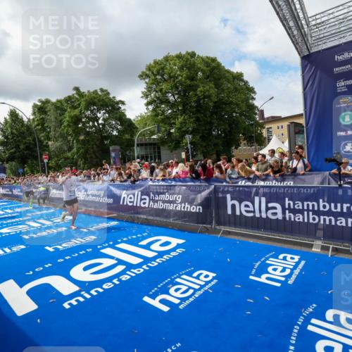 29.06.2025 - hella hamburg halbmarathon Zöllner http://msf.ph/oto/8402818 29.06.2025 10:38:27 Ziel 1042, 1710, 2745, 3014, 3431, 3790, 6095, 7110, 14992, 16075, 16280, 18761 meine-sportfotos.de