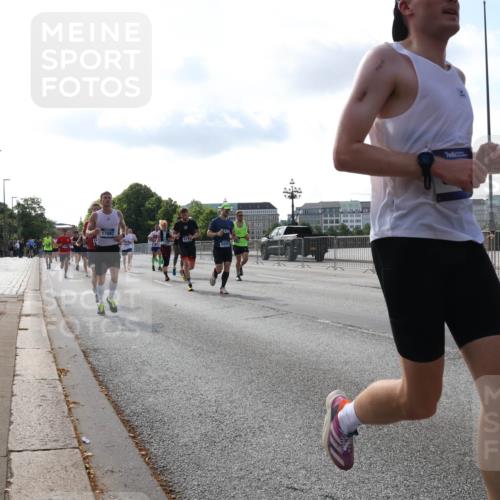 29.06.2025 - hella hamburg halbmarathon Lena Gebhardt http://msf.ph/oto/8402863 29.06.2025 09:49:11 Lombardsbrücke 17097, 13900, 14, 1042, 1571, 1600, 1603, 2044, 2262, 2707, 2745, 2797, 2849, 2980, 3014, 3116, 3547, 4062, 4148, 4381, 4766, 5003, 5050, 5124, 5307, 5648, 5889, 6037, 6047, 6149, 6771, 6993, 7109, 7310, 7482, 7743, 7981, 8002, 8121, 8358, 9640, 9643, 10190, 10369, 10451, 10738, 10877, 11106, 11177, 11423, 11447, 11952, 12044, 12088, 12091, 12098, 12168, 12739, 13064, 13137, 13158, 13190, 13372, 13755, 13900, 13940, 14075, 14311, 14603, 14667 meine-sportfotos.de