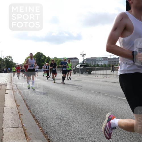 29.06.2025 - hella hamburg halbmarathon Lena Gebhardt http://msf.ph/oto/8402899 29.06.2025 09:49:11 Lombardsbrücke 17097, 6771, 13900, 1042, 1571, 1600, 1603, 2044, 2262, 2707, 2745, 2797, 2849, 2980, 3014, 3116, 3547, 4062, 4148, 4381, 4766, 5003, 5050, 5124, 5307, 5648, 5889, 6037, 6047, 6149, 6771, 6993, 7109, 7310, 7482, 7743, 7981, 8002, 8121, 8358, 9640, 9643, 10190, 10369, 10451, 10738, 10877, 11106, 11177, 11423, 11447, 11952, 12044, 12088, 12091, 12098, 12168, 12739, 13064, 13137, 13158, 13190, 13372, 13755, 13900, 13940, 14075, 14311, 14603, 14667 meine-sportfotos.de
