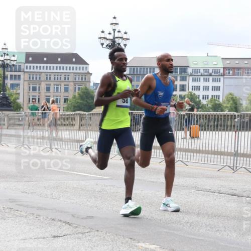 29.06.2025 - hella hamburg halbmarathon Lena Gebhardt http://msf.ph/oto/8402970 29.06.2025 09:31:29 Lombardsbrücke 1, 2, 4, 5, 6, 7, 8, 9, 10, 11, 13, 15, 16, 22, 23, 25, 58, 59 meine-sportfotos.de