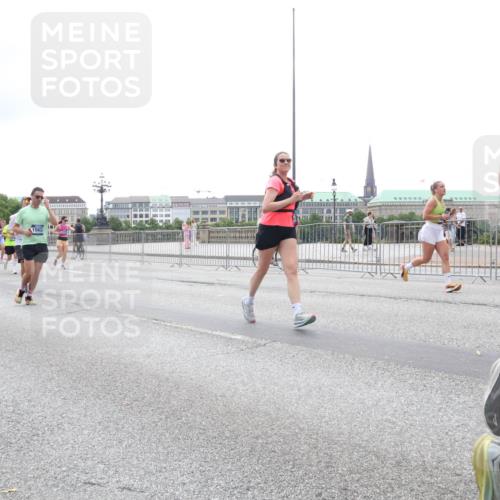29.06.2025 - hella hamburg halbmarathon Lena Gebhardt http://msf.ph/oto/8402993 29.06.2025 10:50:08 Lombardsbrücke 9, 1040, 1041, 1259, 1487, 1511, 1828, 1888, 2047, 2212, 2466, 2862, 2997, 3203, 3680, 3701, 3710, 3805, 3897, 4090, 4168, 4870, 5076, 5119, 5694, 5749, 5751, 5997, 6680, 6830, 7366, 7677, 7679, 7721, 7722, 7755, 8065, 8254, 9015, 9162, 9605, 9940, 10060, 10286, 10403, 10617, 10683, 10704, 11030, 11426, 11696, 11716, 11760, 12079, 12124, 13127, 13128, 13309, 13381, 13744, 13764, 13846, 13887, 14144, 14505, 14545, 14591, 14692, 14940, 15230, 15626 meine-sportfotos.de