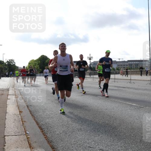 29.06.2025 - hella hamburg halbmarathon Lena Gebhardt http://msf.ph/oto/8402994 29.06.2025 09:49:13 Lombardsbrücke 143, 17097, 6771, 5050, 1042, 1571, 1600, 1603, 2044, 2262, 2707, 2745, 2750, 2797, 2849, 2980, 3014, 3116, 4062, 4148, 4381, 4766, 5003, 5050, 5124, 5648, 5889, 6037, 6047, 6149, 6771, 7109, 7310, 7482, 7743, 7981, 8002, 8121, 8358, 9640, 9643, 10190, 10369, 10451, 10738, 10877, 11106, 11177, 11423, 11447, 11952, 12088, 12091, 12098, 12168, 12739, 13064, 13137, 13158, 13190, 13372, 13755, 13900, 14075, 14311, 14359, 14603, 14667 meine-sportfotos.de