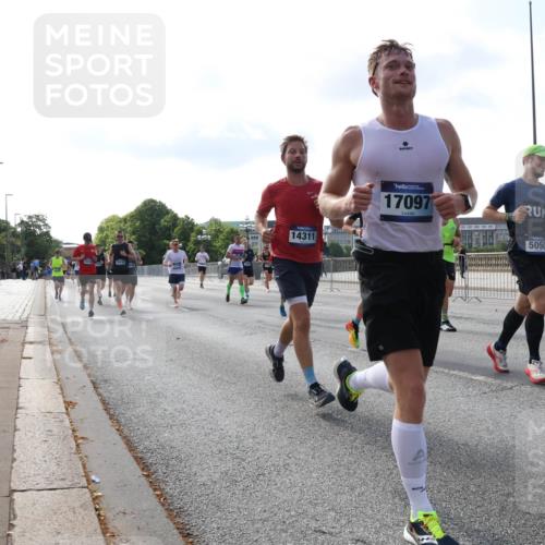 29.06.2025 - hella hamburg halbmarathon Lena Gebhardt http://msf.ph/oto/8403087 29.06.2025 09:49:13 Lombardsbrücke 14311, 17097, 5050, 1042, 1571, 1600, 1603, 2044, 2262, 2707, 2745, 2750, 2797, 2849, 2980, 3014, 3116, 4062, 4148, 4381, 4766, 5003, 5050, 5124, 5648, 5889, 6037, 6047, 6149, 6771, 7109, 7310, 7482, 7743, 7981, 8002, 8121, 8358, 9640, 9643, 10190, 10369, 10451, 10738, 10877, 11106, 11177, 11423, 11447, 11952, 12088, 12091, 12098, 12168, 12739, 13064, 13137, 13158, 13190, 13372, 13755, 13900, 14075, 14311, 14359, 14603, 14667 meine-sportfotos.de