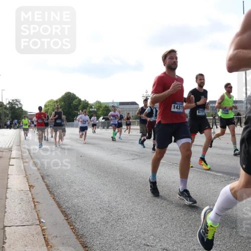 29.06.2025 - hella hamburg halbmarathon Lena Gebhardt http://msf.ph/oto/8403119 29.06.2025 09:49:14 Lombardsbrücke 14311, 7109, 6771, 1, 7, 1709, 1042, 1571, 1600, 1603, 2044, 2707, 2745, 2750, 2797, 2849, 2980, 3014, 3116, 4062, 4148, 4381, 4766, 5003, 5050, 5124, 5648, 5889, 6037, 6047, 6149, 6771, 7109, 7310, 7482, 7743, 7981, 8002, 8121, 8358, 9640, 9643, 10190, 10369, 10451, 10738, 10877, 11106, 11177, 11423, 11447, 11952, 12088, 12091, 12098, 12168, 12739, 13064, 13137, 13158, 13190, 13372, 13755, 13900, 14075, 14311, 14359, 14603, 14667 meine-sportfotos.de