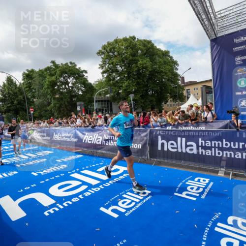 29.06.2025 - hella hamburg halbmarathon Zöllner http://msf.ph/oto/8403157 29.06.2025 10:38:46 Ziel 2296, 2719, 4148, 5248, 6684, 8450, 9264, 9403, 10218, 11055, 11281, 11282, 12772, 13800, 15372, 18188, 19004 meine-sportfotos.de