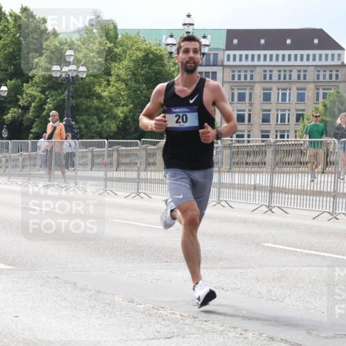 29.06.2025 - hella hamburg halbmarathon Lena Gebhardt http://msf.ph/oto/8403177 29.06.2025 09:31:36 Lombardsbrücke 20, 20, 1, 2, 4, 5, 6, 7, 8, 9, 10, 11, 13, 15, 16, 20, 22, 23, 25, 58, 59 meine-sportfotos.de