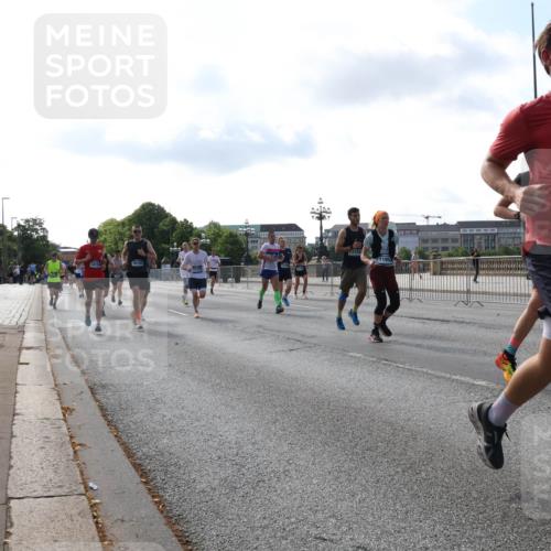 29.06.2025 - hella hamburg halbmarathon Lena Gebhardt http://msf.ph/oto/8403206 29.06.2025 09:49:14 Lombardsbrücke 13158, 18156, 18193, 1195, 14311, 1042, 1571, 1600, 1603, 2044, 2707, 2745, 2750, 2797, 2849, 2980, 3014, 3116, 4062, 4148, 4381, 4766, 5003, 5050, 5124, 5648, 5889, 6037, 6047, 6149, 6771, 7109, 7310, 7482, 7743, 7981, 8002, 8121, 8358, 9640, 9643, 10190, 10369, 10451, 10738, 10877, 11106, 11177, 11423, 11447, 11952, 12088, 12091, 12098, 12168, 12739, 13064, 13137, 13158, 13190, 13372, 13755, 13900, 14075, 14311, 14359, 14603, 14667 meine-sportfotos.de