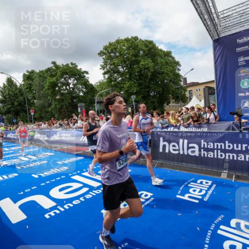 29.06.2025 - hella hamburg halbmarathon Zöllner http://msf.ph/oto/8403225 29.06.2025 10:38:48 Ziel 2296, 2719, 4148, 5248, 6684, 8450, 9264, 9540, 10218, 11055, 11281, 11282, 12772, 13755, 13800, 14093, 15372, 18188, 19004 meine-sportfotos.de