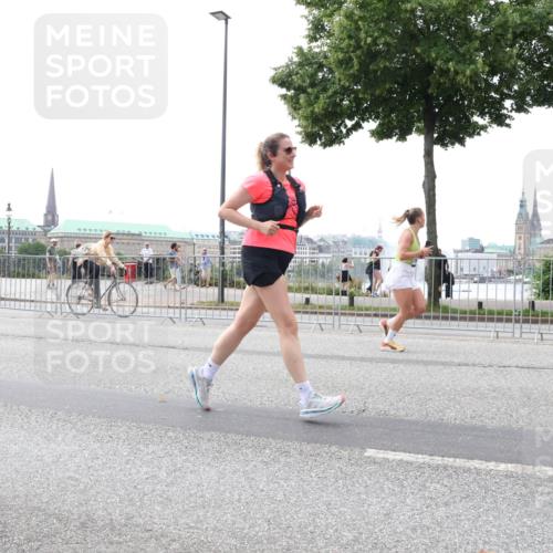 29.06.2025 - hella hamburg halbmarathon Lena Gebhardt http://msf.ph/oto/8403242 29.06.2025 10:50:09 Lombardsbrücke 1040, 1041, 1259, 1487, 1511, 1828, 1888, 2047, 2212, 2466, 2862, 2997, 3203, 3680, 3701, 3710, 3805, 3897, 4090, 4168, 4870, 5076, 5119, 5694, 5749, 5751, 5997, 6680, 6830, 7366, 7677, 7679, 7721, 7722, 7755, 8065, 8254, 9015, 9162, 9605, 9940, 10060, 10286, 10403, 10617, 10683, 11030, 11426, 11696, 11716, 11760, 12079, 12124, 13127, 13128, 13309, 13381, 13744, 13764, 13846, 13887, 14102, 14144, 14505, 14545, 14591, 14692, 14940, 15230, 15626 meine-sportfotos.de
