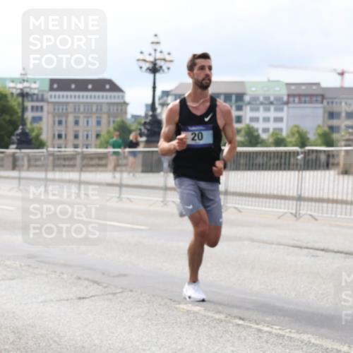 29.06.2025 - hella hamburg halbmarathon Lena Gebhardt http://msf.ph/oto/8403262 29.06.2025 09:31:37 Lombardsbrücke 20, 20, 1, 2, 4, 5, 6, 7, 8, 9, 10, 11, 13, 15, 16, 20, 22, 23, 25, 58, 59 meine-sportfotos.de