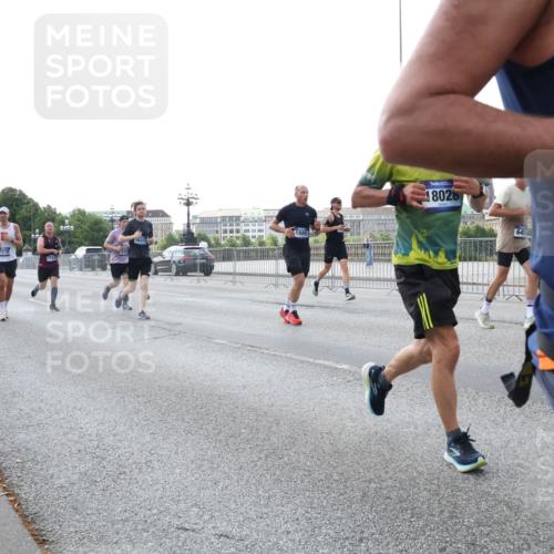 29.06.2025 - hella hamburg halbmarathon Lena Gebhardt http://msf.ph/oto/8403277 29.06.2025 10:03:31 Lombardsbrücke 7279, 7277, 7278, 1889, 8028, 645, 11, 1114, 1135, 1138, 1161, 1367, 1414, 1450, 1885, 2277, 2594, 2619, 2683, 2759, 2780, 2782, 3572, 4307, 4511, 5384, 5396, 5464, 6208, 6391, 6453, 7006, 7210, 7211, 7277, 7278, 7279, 7290, 7706, 7935, 8484, 8727, 9280, 9439, 9453, 10389, 10824, 11402, 11556, 12169, 12177, 12211, 12212, 12377, 12843, 13036, 13474, 13664, 13732, 13793, 13857, 13874, 13976, 15539, 15643, 15859, 16371, 16621, 17226, 17550, 18028 meine-sportfotos.de