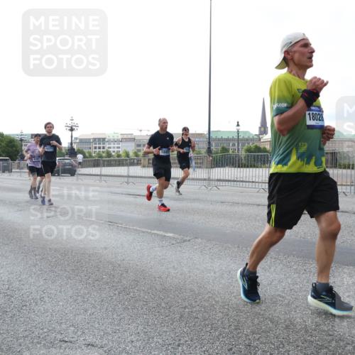 29.06.2025 - hella hamburg halbmarathon Lena Gebhardt http://msf.ph/oto/8403316 29.06.2025 10:03:31 Lombardsbrücke 7277, 7278, 17228, 6391, 16371, 18028, 125, 1114, 1135, 1138, 1161, 1367, 1414, 1450, 1885, 2277, 2594, 2619, 2683, 2759, 2780, 2782, 3572, 4307, 4511, 5384, 5396, 5464, 6208, 6391, 6453, 7006, 7210, 7211, 7277, 7278, 7279, 7290, 7706, 7935, 8484, 8727, 9280, 9439, 9453, 10389, 10824, 11402, 11556, 12169, 12177, 12211, 12212, 12377, 12843, 13036, 13474, 13664, 13732, 13793, 13857, 13874, 13976, 15539, 15643, 15859, 16371, 16621, 17226, 17550, 18028 meine-sportfotos.de