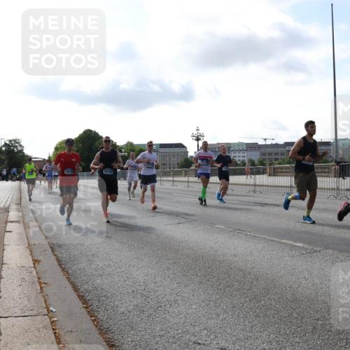 29.06.2025 - hella hamburg halbmarathon Lena Gebhardt http://msf.ph/oto/8403319 29.06.2025 09:49:15 Lombardsbrücke 18156, 18193, 1042, 1571, 1600, 1603, 2044, 2707, 2745, 2750, 2797, 2849, 2980, 3014, 3116, 4062, 4148, 4766, 5003, 5050, 5124, 5648, 5889, 6037, 6047, 6149, 6771, 7035, 7109, 7310, 7482, 7743, 7981, 8002, 8121, 8358, 9640, 9643, 10190, 10369, 10451, 10738, 10877, 11106, 11177, 11423, 11447, 11952, 12088, 12091, 12098, 12168, 12739, 13064, 13137, 13158, 13190, 13372, 13755, 13900, 14075, 14311, 14359, 14603, 14667 meine-sportfotos.de