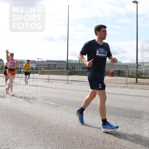 29.06.2025 - hella hamburg halbmarathon Lena Gebhardt http://msf.ph/oto/8403343 29.06.2025 10:16:24 Lombardsbrücke 1760, 1212, 11344, 11345, 3648, 1156, 1212, 1244, 1308, 1599, 1651, 1825, 2071, 2076, 2165, 2347, 2436, 2803, 2835, 2912, 3030, 3134, 3156, 3484, 3648, 3687, 4478, 4583, 4637, 4828, 5046, 5294, 5423, 6024, 6488, 7158, 7358, 7753, 7897, 8169, 8274, 8295, 8317, 8554, 8597, 8645, 8707, 8847, 8857, 9601, 9628, 9664, 9676, 9784, 9802, 9810, 9881, 10076, 10107, 10139, 10141, 10183, 10232, 10292, 10844, 10990, 11113, 11303, 11344, 11345, 11478, 11818 meine-sportfotos.de