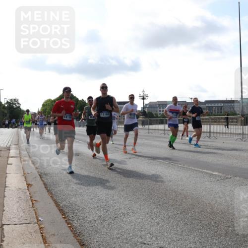 29.06.2025 - hella hamburg halbmarathon Lena Gebhardt http://msf.ph/oto/8403377 29.06.2025 09:49:16 Lombardsbrücke 18193, 614, 17722, 18156, 284, 1042, 1571, 1600, 1603, 2044, 2707, 2745, 2750, 2797, 2849, 2980, 3014, 3116, 4062, 4148, 4766, 5003, 5050, 5124, 5648, 5889, 6037, 6047, 6149, 6771, 7035, 7109, 7310, 7482, 7743, 7981, 8002, 8121, 8358, 9640, 9643, 10190, 10369, 10451, 10738, 10877, 11106, 11177, 11423, 11447, 11952, 12088, 12091, 12098, 12168, 12739, 13064, 13137, 13158, 13190, 13372, 13755, 13900, 14075, 14311, 14359, 14603, 14629, 14667 meine-sportfotos.de