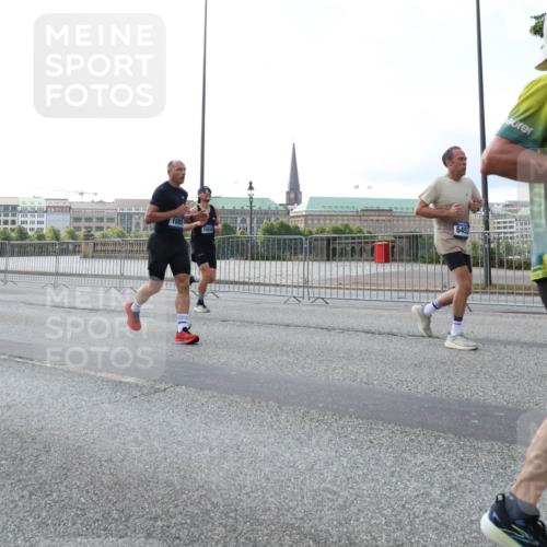 29.06.2025 - hella hamburg halbmarathon Lena Gebhardt http://msf.ph/oto/8403387 29.06.2025 10:03:32 Lombardsbrücke 16371, 1885, 15643, 6453, 639, 1114, 1135, 1138, 1161, 1367, 1414, 1450, 1885, 2277, 2594, 2619, 2683, 2759, 2780, 2782, 3572, 4307, 4511, 5384, 5396, 5464, 6208, 6391, 6453, 7006, 7210, 7211, 7277, 7278, 7279, 7290, 7706, 7935, 8484, 8727, 9280, 9439, 9453, 10389, 10824, 11402, 11556, 12169, 12177, 12211, 12212, 12377, 12843, 13036, 13474, 13664, 13732, 13793, 13857, 13874, 13976, 15539, 15643, 15859, 16371, 16621, 17226, 17550, 18028 meine-sportfotos.de