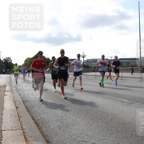 29.06.2025 - hella hamburg halbmarathon Lena Gebhardt http://msf.ph/oto/8403404 29.06.2025 09:49:16 Lombardsbrücke 18156, 2849, 18193, 17722, 1042, 1571, 1600, 1603, 2044, 2707, 2745, 2750, 2797, 2849, 2980, 3014, 3116, 4062, 4148, 4766, 5003, 5050, 5124, 5648, 5889, 6037, 6047, 6149, 6771, 7035, 7109, 7310, 7482, 7743, 7981, 8002, 8121, 8358, 9640, 9643, 10190, 10369, 10451, 10738, 10877, 11106, 11177, 11423, 11447, 11952, 12088, 12091, 12098, 12168, 12739, 13064, 13137, 13158, 13190, 13372, 13755, 13900, 14075, 14311, 14359, 14603, 14629, 14667 meine-sportfotos.de