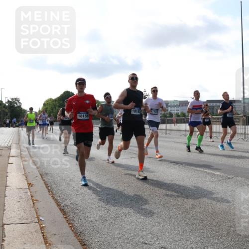 29.06.2025 - hella hamburg halbmarathon Lena Gebhardt http://msf.ph/oto/8403430 29.06.2025 09:49:16 Lombardsbrücke 18193, 17722, 18156, 1042, 1571, 1600, 1603, 2044, 2707, 2745, 2750, 2797, 2849, 2980, 3014, 3116, 4062, 4148, 4766, 5003, 5050, 5124, 5648, 5889, 6037, 6047, 6149, 6771, 7035, 7109, 7310, 7482, 7743, 7981, 8002, 8121, 8358, 9640, 9643, 10190, 10369, 10451, 10738, 10877, 11106, 11177, 11423, 11447, 11952, 12088, 12091, 12098, 12168, 12739, 13064, 13137, 13158, 13190, 13372, 13755, 13900, 14075, 14311, 14359, 14603, 14629, 14667 meine-sportfotos.de