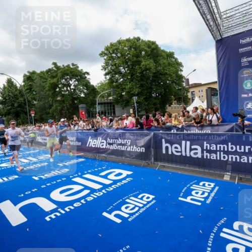 29.06.2025 - hella hamburg halbmarathon Zöllner http://msf.ph/oto/8403449 29.06.2025 10:38:59 Ziel 2980, 3136, 3783, 6682, 8958, 11447, 13137, 15257, 15561, 15873, 17722 meine-sportfotos.de