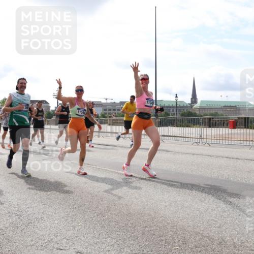 29.06.2025 - hella hamburg halbmarathon Lena Gebhardt http://msf.ph/oto/8403453 29.06.2025 10:16:25 Lombardsbrücke 141, 159, 2007, 1372, 39, 11344, 11345, 1156, 1212, 1244, 1308, 1599, 1651, 1825, 2071, 2076, 2165, 2347, 2436, 2803, 2835, 2912, 3030, 3134, 3156, 3176, 3484, 3648, 3687, 4478, 4583, 4637, 4828, 5036, 5037, 5046, 5294, 5423, 6024, 6488, 7158, 7358, 7753, 7897, 8169, 8274, 8295, 8317, 8554, 8597, 8645, 8707, 8847, 8857, 9601, 9628, 9664, 9676, 9784, 9802, 9810, 9881, 10076, 10107, 10139, 10141, 10183, 10232, 10292, 10844, 10990, 11113, 11344, 11345, 11818 meine-sportfotos.de