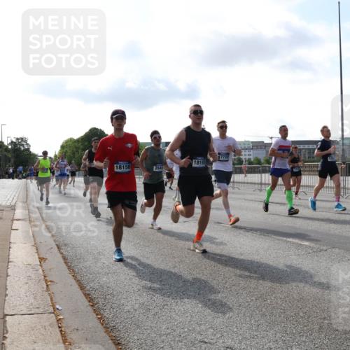 29.06.2025 - hella hamburg halbmarathon Lena Gebhardt http://msf.ph/oto/8403462 29.06.2025 09:49:16 Lombardsbrücke 17722, 18193, 18156, 2849, 1042, 1571, 1600, 1603, 2044, 2707, 2745, 2750, 2797, 2849, 2980, 3014, 3116, 4062, 4148, 4766, 5003, 5050, 5124, 5648, 5889, 6037, 6047, 6149, 6771, 7035, 7109, 7310, 7482, 7743, 7981, 8002, 8121, 8358, 9640, 9643, 10190, 10369, 10451, 10738, 10877, 11106, 11177, 11423, 11447, 11952, 12088, 12091, 12098, 12168, 12739, 13064, 13137, 13158, 13190, 13372, 13755, 13900, 14075, 14311, 14359, 14603, 14629, 14667 meine-sportfotos.de