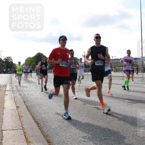 29.06.2025 - hella hamburg halbmarathon Lena Gebhardt http://msf.ph/oto/8403488 29.06.2025 09:49:16 Lombardsbrücke 15410, 18156, 2849, 15991, 18193, 6149, 17721, 1042, 1571, 1600, 1603, 2044, 2707, 2745, 2750, 2797, 2849, 2980, 3014, 3116, 4062, 4148, 4766, 5003, 5050, 5124, 5648, 5889, 6037, 6047, 6149, 6771, 7035, 7109, 7310, 7482, 7743, 7981, 8002, 8121, 8358, 9640, 9643, 10190, 10369, 10451, 10738, 10877, 11106, 11177, 11423, 11447, 11952, 12088, 12091, 12098, 12168, 12739, 13064, 13137, 13158, 13190, 13372, 13755, 13900, 14075, 14311, 14359, 14603, 14629, 14667 meine-sportfotos.de
