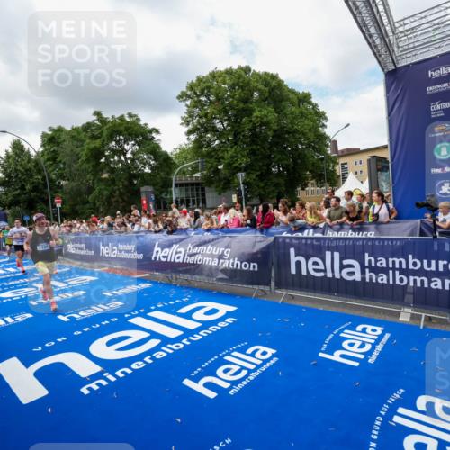 29.06.2025 - hella hamburg halbmarathon Zöllner http://msf.ph/oto/8403500 29.06.2025 10:39:04 Ziel 1164, 1803, 2262, 3136, 4359, 6682, 11447, 13137, 15561, 15873, 16820, 18734, 19151 meine-sportfotos.de