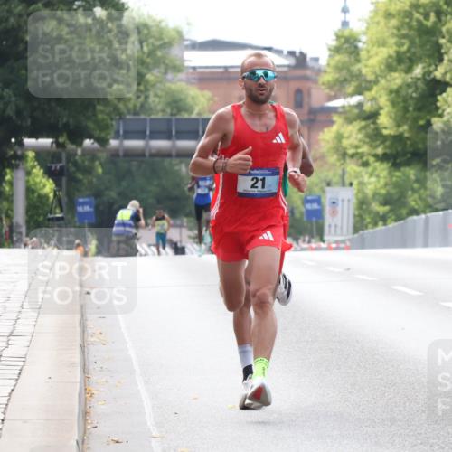 29.06.2025 - hella hamburg halbmarathon Lena Gebhardt http://msf.ph/oto/8403530 29.06.2025 09:32:07 Lombardsbrücke 1056, 21, 15, 20, 58 meine-sportfotos.de
