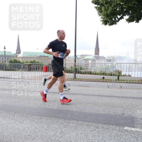 29.06.2025 - hella hamburg halbmarathon Lena Gebhardt http://msf.ph/oto/8403536 29.06.2025 10:03:33 Lombardsbrücke 1885, 1114, 1135, 1138, 1161, 1367, 1414, 1450, 1885, 2277, 2594, 2619, 2683, 2759, 2782, 3572, 4307, 4511, 5384, 5396, 5464, 6391, 6453, 7006, 7210, 7211, 7277, 7278, 7279, 7290, 7306, 7706, 7935, 8484, 8727, 9280, 9439, 9453, 10389, 10824, 11402, 11556, 12177, 12211, 12212, 12377, 12843, 13036, 13474, 13664, 13732, 13793, 13857, 13874, 13976, 15539, 15643, 15859, 16371, 16621, 17226, 17550, 18028 meine-sportfotos.de