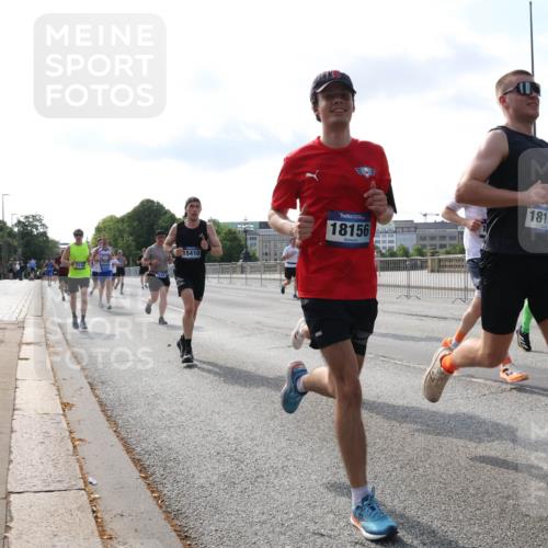 29.06.2025 - hella hamburg halbmarathon Lena Gebhardt http://msf.ph/oto/8403552 29.06.2025 09:49:17 Lombardsbrücke 15410, 18156, 18193, 1042, 1571, 1600, 1603, 2044, 2707, 2745, 2750, 2797, 2849, 2980, 3014, 3116, 4062, 4148, 4766, 5003, 5050, 5124, 5648, 5889, 6037, 6047, 6149, 6771, 7035, 7109, 7310, 7482, 7743, 7981, 8002, 8121, 8358, 9640, 9643, 10369, 10451, 10738, 10877, 11106, 11177, 11423, 11447, 11952, 12088, 12091, 12098, 12168, 12739, 13064, 13137, 13158, 13190, 13372, 13755, 13900, 14075, 14311, 14359, 14603, 14629, 14667 meine-sportfotos.de