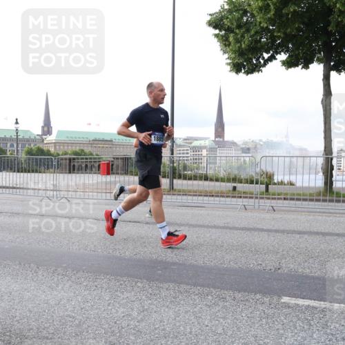 29.06.2025 - hella hamburg halbmarathon Lena Gebhardt http://msf.ph/oto/8403582 29.06.2025 10:03:33 Lombardsbrücke 1885, 1114, 1135, 1138, 1161, 1367, 1414, 1450, 1885, 2277, 2594, 2619, 2683, 2759, 2782, 3572, 4307, 4511, 5384, 5396, 5464, 6391, 6453, 7006, 7210, 7211, 7277, 7278, 7279, 7290, 7306, 7706, 7935, 8484, 8727, 9280, 9439, 9453, 10389, 10824, 11402, 11556, 12177, 12211, 12212, 12377, 12843, 13036, 13474, 13664, 13732, 13793, 13857, 13874, 13976, 15539, 15643, 15859, 16371, 16621, 17226, 17550, 18028 meine-sportfotos.de