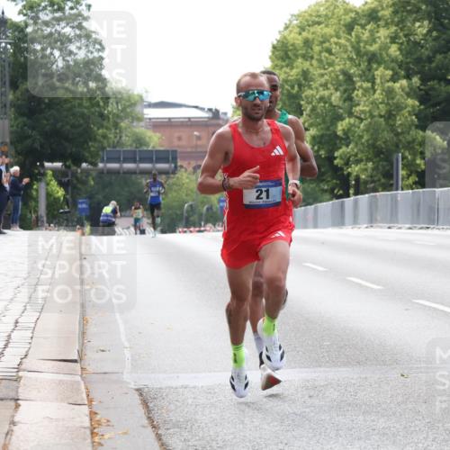 29.06.2025 - hella hamburg halbmarathon Lena Gebhardt http://msf.ph/oto/8403616 29.06.2025 09:32:08 Lombardsbrücke 21, 15, 20, 21, 58 meine-sportfotos.de
