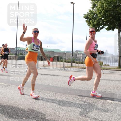 29.06.2025 - hella hamburg halbmarathon Lena Gebhardt http://msf.ph/oto/8403622 29.06.2025 10:16:26 Lombardsbrücke 2, 0139, 7753, 11344, 1134, 1156, 1212, 1244, 1308, 1599, 1651, 1825, 2071, 2076, 2165, 2347, 2436, 2803, 2835, 2912, 3030, 3134, 3156, 3176, 3484, 3648, 3687, 4478, 4583, 4637, 4828, 5036, 5037, 5046, 5294, 5423, 6024, 6488, 7158, 7358, 7753, 7897, 8169, 8274, 8295, 8317, 8554, 8597, 8645, 8707, 8847, 8857, 9601, 9628, 9664, 9676, 9784, 9802, 9810, 9881, 10076, 10107, 10139, 10141, 10183, 10232, 10292, 10844, 10990, 11344, 11345, 11818 meine-sportfotos.de
