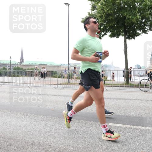 29.06.2025 - hella hamburg halbmarathon Lena Gebhardt http://msf.ph/oto/8403632 29.06.2025 10:50:11 Lombardsbrücke 1040, 1041, 1259, 1487, 1511, 1828, 2047, 2212, 2862, 2997, 3203, 3680, 3701, 3710, 3805, 3897, 4090, 4168, 4870, 5076, 5119, 5694, 5749, 5751, 5997, 6680, 6830, 7366, 7677, 7679, 7721, 7722, 7755, 8065, 8254, 8299, 9015, 9605, 9940, 10060, 10286, 10403, 10617, 10683, 11030, 11426, 11696, 11716, 11760, 12079, 12124, 13127, 13128, 13309, 13381, 13744, 13764, 13846, 13887, 14102, 14144, 14505, 14545, 14591, 14692, 14940, 15230, 15626 meine-sportfotos.de