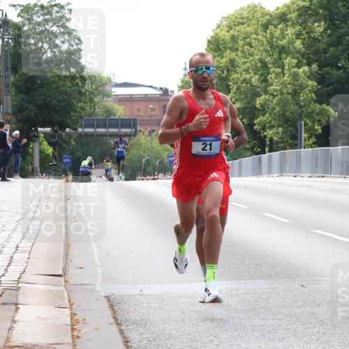 29.06.2025 - hella hamburg halbmarathon Lena Gebhardt http://msf.ph/oto/8403649 29.06.2025 09:32:08 Lombardsbrücke 21, 15, 20, 21, 58 meine-sportfotos.de