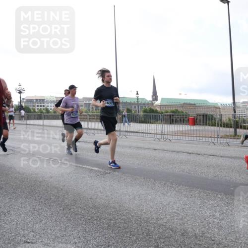 29.06.2025 - hella hamburg halbmarathon Lena Gebhardt http://msf.ph/oto/8403662 29.06.2025 10:03:33 Lombardsbrücke 7277, 16371, 1114, 1135, 1138, 1161, 1367, 1414, 1450, 1885, 2277, 2594, 2619, 2683, 2759, 2782, 3572, 4307, 4511, 5384, 5396, 5464, 6391, 6453, 7006, 7210, 7211, 7277, 7278, 7279, 7290, 7306, 7706, 7935, 8484, 8727, 9280, 9439, 9453, 10389, 10824, 11402, 11556, 12177, 12211, 12212, 12377, 12843, 13036, 13474, 13664, 13732, 13793, 13857, 13874, 13976, 15539, 15643, 15859, 16371, 16621, 17226, 17550, 18028 meine-sportfotos.de