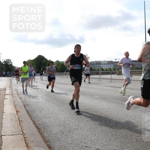 29.06.2025 - hella hamburg halbmarathon Lena Gebhardt http://msf.ph/oto/8403669 29.06.2025 09:49:17 Lombardsbrücke 3116, 15410, 15991, 2745, 1042, 1571, 1600, 1603, 2044, 2707, 2745, 2750, 2797, 2849, 2980, 3014, 3116, 4062, 4148, 4766, 5003, 5050, 5124, 5648, 5889, 6037, 6047, 6149, 6771, 7035, 7109, 7310, 7482, 7743, 7981, 8002, 8121, 8358, 9640, 9643, 10369, 10451, 10738, 10877, 11106, 11177, 11423, 11447, 11952, 12088, 12091, 12098, 12168, 12739, 13064, 13137, 13158, 13190, 13372, 13755, 13900, 14075, 14311, 14359, 14603, 14629, 14667 meine-sportfotos.de