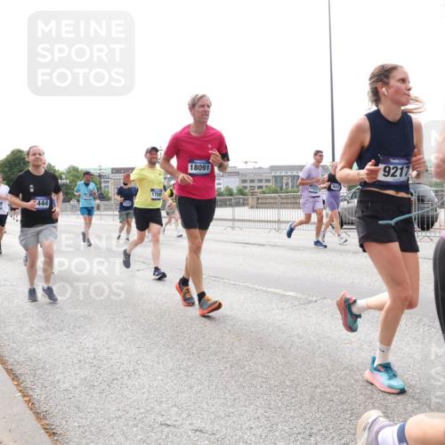 29.06.2025 - hella hamburg halbmarathon Lena Gebhardt http://msf.ph/oto/8403679 29.06.2025 10:24:04 Lombardsbrücke 8717, 444, 5358, 17595, 18091, 17513, 9217, 50, 1005, 1009, 1304, 1389, 1444, 1545, 2125, 2132, 2477, 2489, 3013, 3185, 3285, 3579, 4122, 4162, 4597, 4646, 4684, 4719, 4990, 4993, 5039, 5055, 5160, 5258, 5260, 5358, 5661, 5954, 6478, 6524, 6526, 6747, 7013, 7426, 7528, 7920, 8031, 8141, 8149, 8167, 8181, 8187, 8297, 8502, 8676, 8717, 9063, 9217, 9603, 9715, 10649, 11044, 11300, 11306, 11347, 11415, 11454, 11793, 12210, 13149, 13711, 14521, 15739, 15853 meine-sportfotos.de