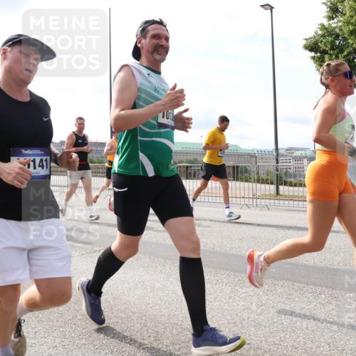29.06.2025 - hella hamburg halbmarathon Lena Gebhardt http://msf.ph/oto/8403692 29.06.2025 10:16:26 Lombardsbrücke 13727, 141, 1013, 1156, 1212, 1244, 1308, 1599, 1651, 1825, 2071, 2076, 2165, 2347, 2436, 2803, 2835, 2912, 3030, 3134, 3156, 3176, 3484, 3648, 3687, 4478, 4583, 4637, 4828, 5036, 5037, 5046, 5294, 5423, 6024, 6488, 7158, 7358, 7753, 7897, 8169, 8274, 8295, 8317, 8554, 8597, 8645, 8707, 8847, 8857, 9601, 9628, 9664, 9676, 9784, 9802, 9810, 9881, 10076, 10107, 10139, 10141, 10183, 10232, 10292, 10844, 10990, 11344, 11345, 11818 meine-sportfotos.de