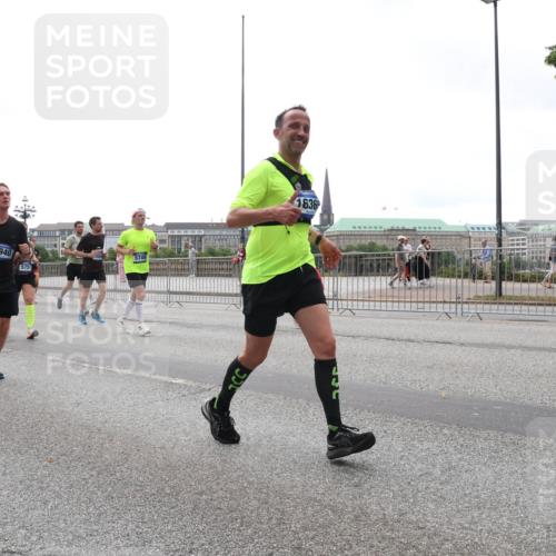 29.06.2025 - hella hamburg halbmarathon Lena Gebhardt http://msf.ph/oto/8403702 29.06.2025 10:50:12 Lombardsbrücke 940, 17608, 5751, 5749, 1636, 1040, 1041, 1259, 1487, 1511, 1828, 2047, 2212, 2997, 3203, 3680, 3701, 3710, 3805, 3897, 4090, 4168, 4870, 4961, 5076, 5119, 5749, 5751, 5997, 6680, 6830, 7366, 7677, 7679, 7721, 7722, 7755, 8065, 8254, 8299, 9015, 9605, 9940, 10060, 10286, 10403, 10617, 10683, 10744, 11030, 11426, 11696, 11716, 11760, 12079, 12124, 13127, 13128, 13309, 13381, 13744, 13846, 13887, 14102, 14144, 14505, 14545, 14591, 14692, 14940, 15230, 15626 meine-sportfotos.de