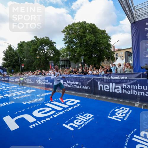 29.06.2025 - hella hamburg halbmarathon Zöllner http://msf.ph/oto/8403717 29.06.2025 10:02:19 Ziel 11, 25 meine-sportfotos.de