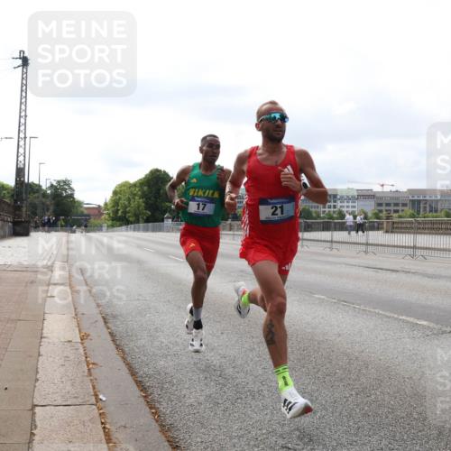 29.06.2025 - hella hamburg halbmarathon Lena Gebhardt http://msf.ph/oto/8403721 29.06.2025 09:32:10 Lombardsbrücke 17, 21, 15, 17, 20, 21, 58 meine-sportfotos.de