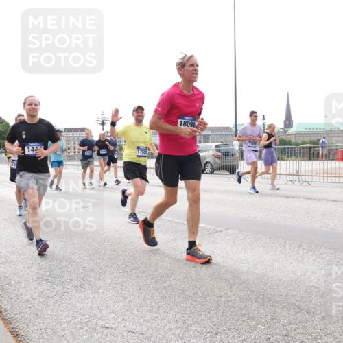 29.06.2025 - hella hamburg halbmarathon Lena Gebhardt http://msf.ph/oto/8403736 29.06.2025 10:24:05 Lombardsbrücke 144, 5358, 17595, 8717, 18091, 1005, 1009, 1304, 1389, 1444, 1545, 2125, 2132, 2477, 2489, 3013, 3185, 3285, 3579, 4122, 4162, 4597, 4646, 4684, 4719, 4990, 4993, 5039, 5055, 5160, 5258, 5260, 5358, 5661, 5954, 6478, 6524, 6526, 6747, 7013, 7426, 7528, 7920, 8031, 8141, 8149, 8167, 8181, 8187, 8297, 8502, 8676, 8717, 9063, 9217, 9603, 9715, 10649, 11044, 11300, 11306, 11347, 11415, 11454, 11793, 12210, 13149, 13711, 14521, 15739, 15853 meine-sportfotos.de