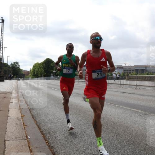 29.06.2025 - hella hamburg halbmarathon Lena Gebhardt http://msf.ph/oto/8403760 29.06.2025 09:32:10 Lombardsbrücke 17, 21, 15, 17, 20, 21, 58 meine-sportfotos.de
