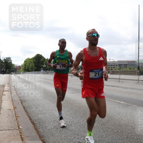 29.06.2025 - hella hamburg halbmarathon Lena Gebhardt http://msf.ph/oto/8403799 29.06.2025 09:32:10 Lombardsbrücke 21, 15, 17, 20, 21, 58 meine-sportfotos.de