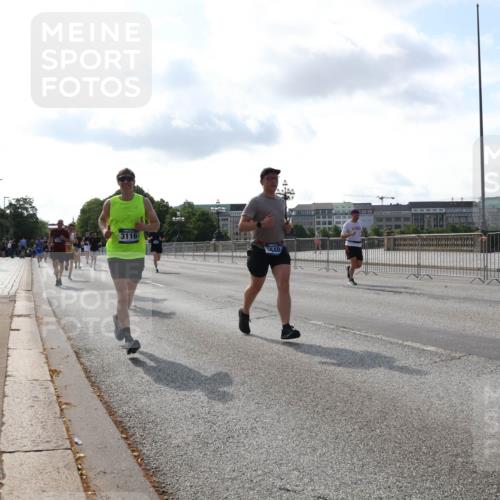 29.06.2025 - hella hamburg halbmarathon Lena Gebhardt http://msf.ph/oto/8403841 29.06.2025 09:49:19 Lombardsbrücke 3116, 1042, 1571, 1600, 1603, 2044, 2707, 2745, 2750, 2797, 2849, 2980, 3014, 3116, 4062, 4148, 4766, 5003, 5050, 5124, 5648, 5889, 6037, 6047, 6095, 6149, 6771, 7035, 7109, 7310, 7482, 7743, 7981, 8002, 8358, 9640, 9643, 10369, 10451, 10738, 10877, 11106, 11177, 11423, 11447, 11952, 12088, 12091, 12098, 12168, 12739, 13064, 13137, 13158, 13190, 13372, 13755, 13900, 14075, 14311, 14359, 14603, 14629, 14667, 14789, 15094 meine-sportfotos.de